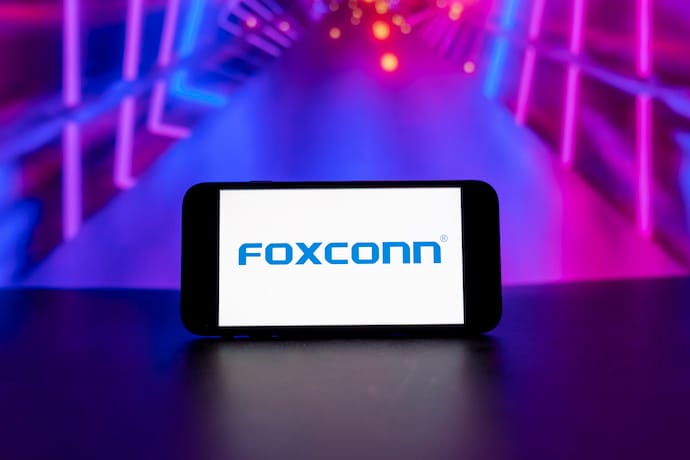 Foxconn, яка збирає IPhone, підтверджує рекордні продажі у квітні