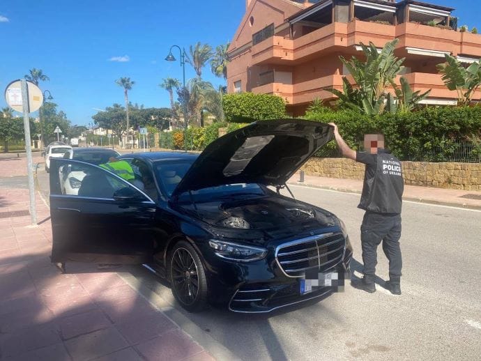 Правоохоронці ліквідували злочинну групу, яка викрадала елітні автівки в країнах ЄС