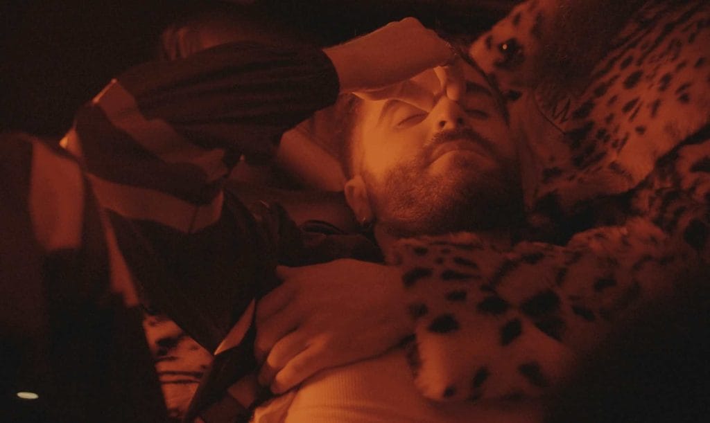 Український співак ANDRUX у новій пісні “Качелі” розповів історію про токсичні стосунки