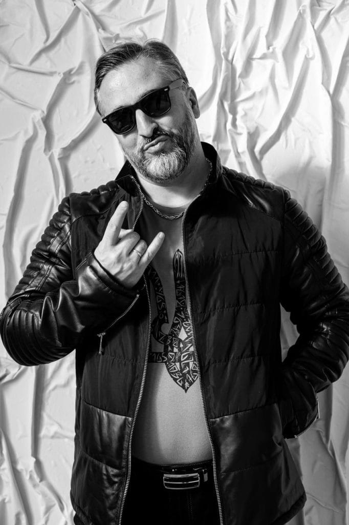 “Ці воїни незламні – оборонці світла”. Пісня-приясвята 110 ОМБр від співака Романа Лисенко