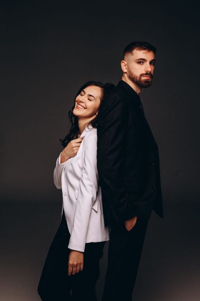 Це нагадує фільм з відкритим кінцем. Інструментальний твір від Karina Yarmolenko та Dima Zhyrnov