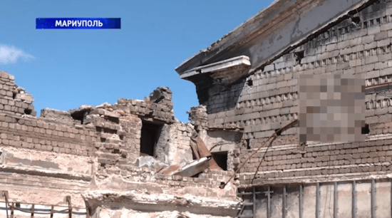 У Маріуполі РФ почала "ремонт" Центру культури, який сама ж і обстрілювала: відео