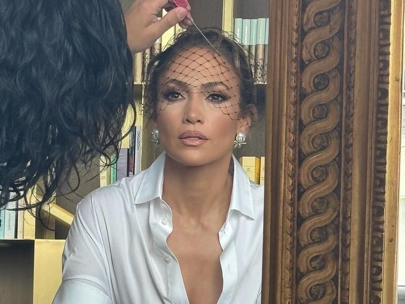 "Париж – завжди гарна ідея". Лопес створила образ із вуаллю