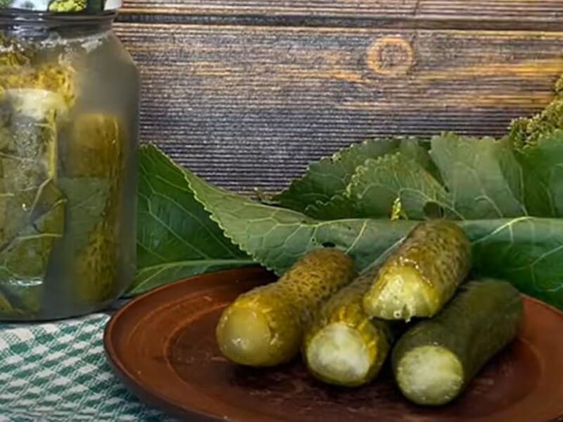 Додайте це в окріп – і малосольні огірки вийдуть ароматними і хрусткими. Перевірений рецепт маринаду