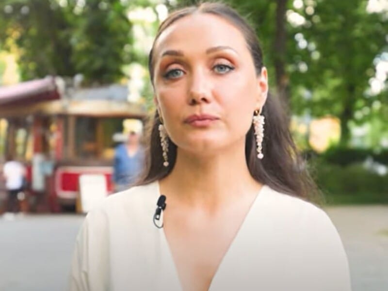 "Казали, що співати не потрібно". Власова розповіла, як її обманом заманили на вечірку до трьох українських політиків найвищого рангу