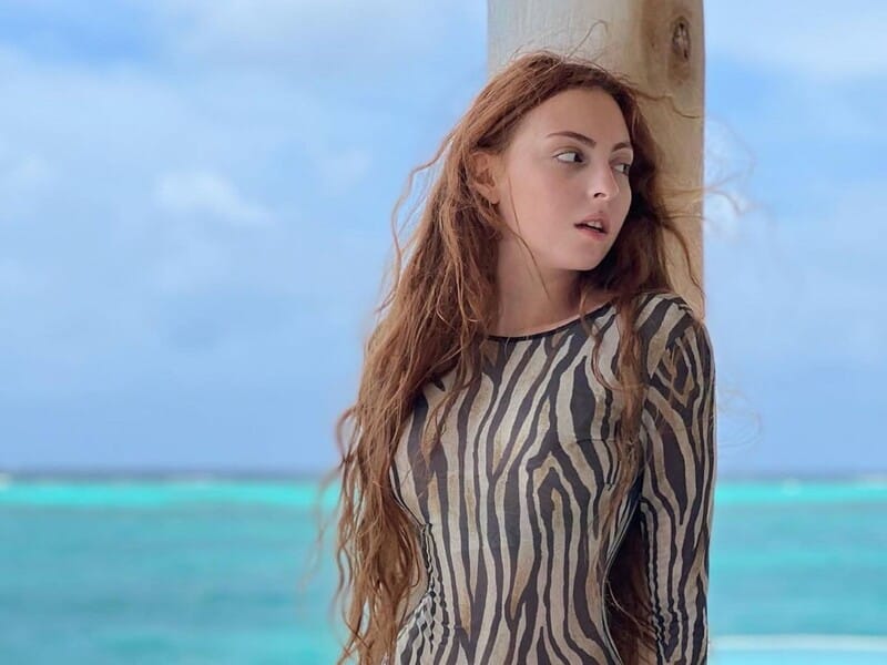 "Як звичайна Storiеs, то переглядів 15 тис., а як попа, то всі 50 тис.". Марія Полякова знялася, лежачи в купальнику, з верхнього ракурсу "Як звичайна Storiеs, то переглядів 15 тис., а як попа, то всі 50 тис.". Марія Полякова знялася, лежачи в купальнику, з верхнього ракурсу