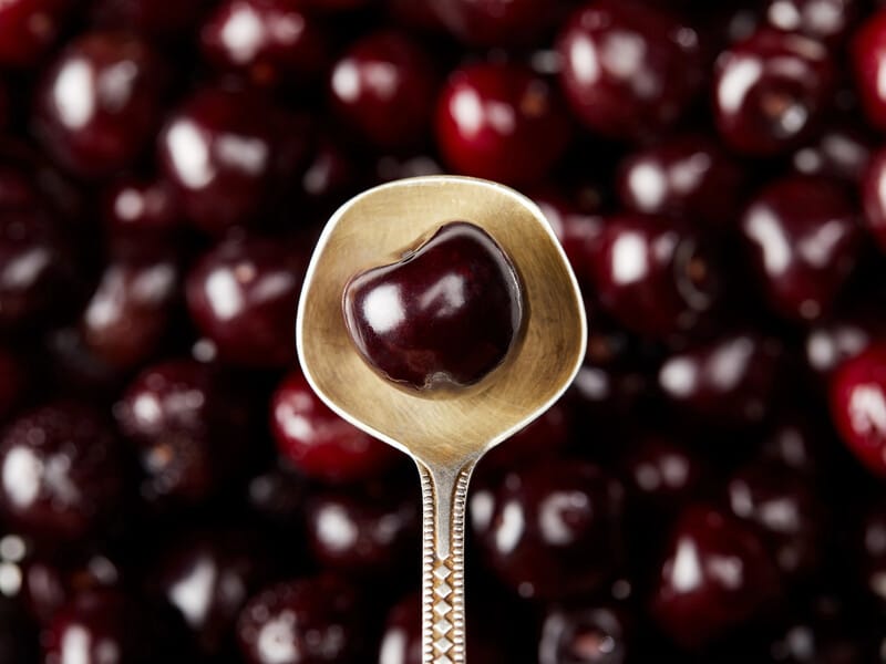 Як видалити кісточки із черешень. Чотири способи