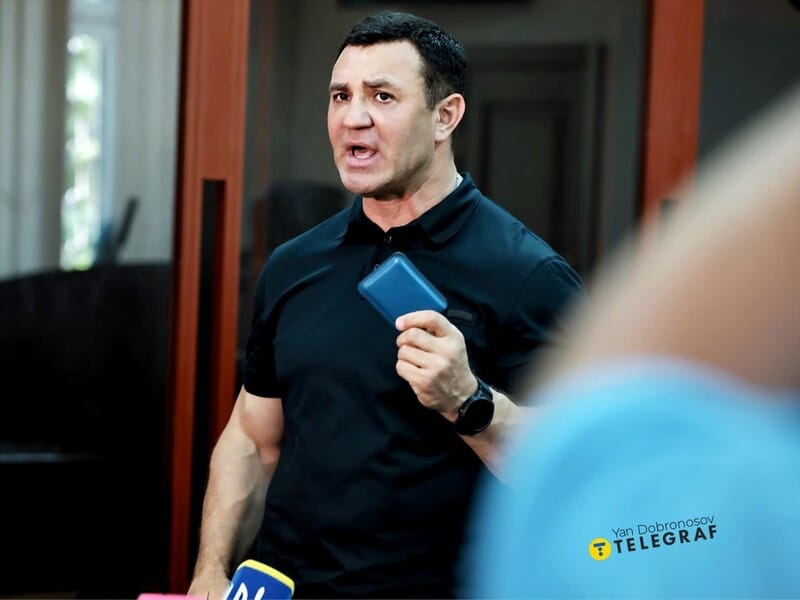 "Коли Бог роздавав IQ, Тищенко стояв у черзі до косметолога", "На шапці злодій горить". Найсмішніші реакції мережі на поведінку Тищенка в суді