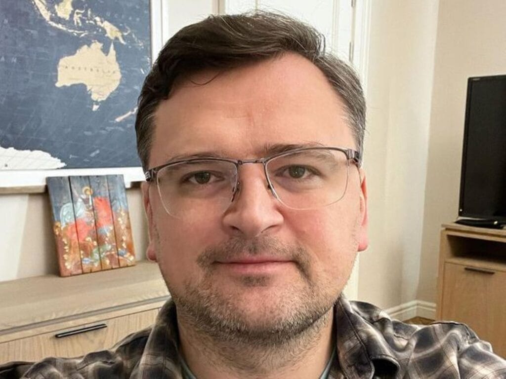 "У мене волосся було не коротшим, ніж у мами". 43-річний Кулеба показав, який вигляд мав 10 років тому