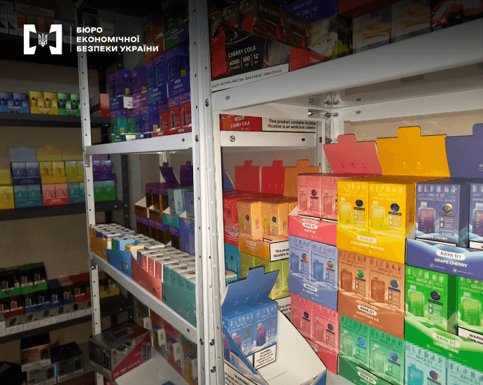 У одеських торгівців електронними сигаретами БЕБ вилучило товар на 3,2 мільйона У одеських торгівців електронними сигаретами БЕБ вилучило товар на 3,2 мільйона