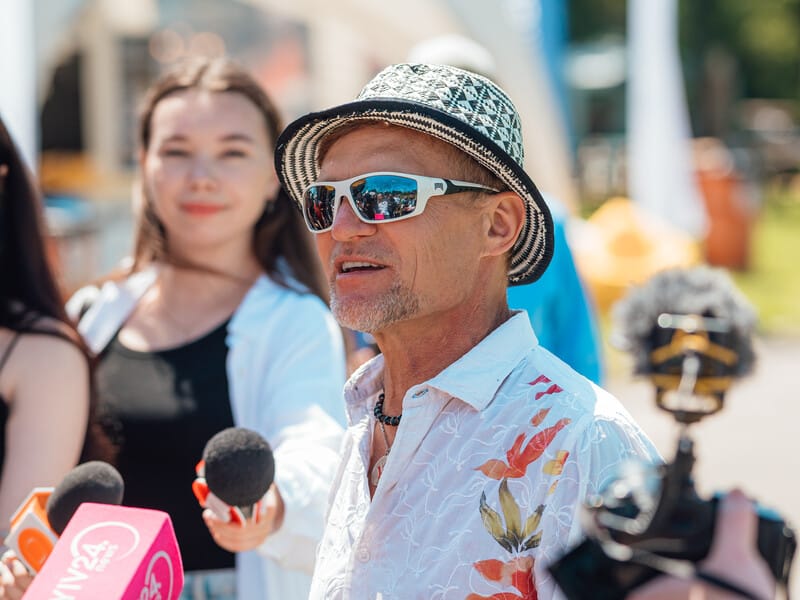 1 тис. учасників, мотопробіг і збори на підтримку ЗСУ. У Києві відбувся ювілейний етнофестиваль "Країна мрій". Фото