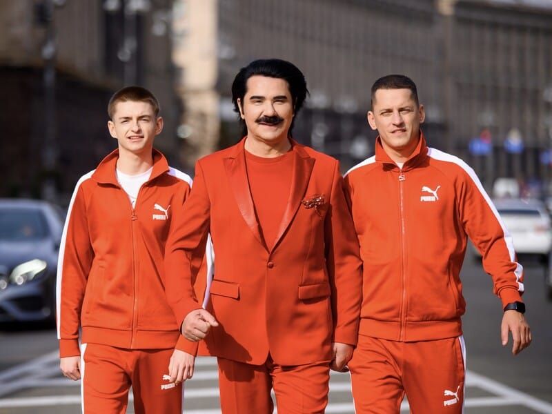 Іменинник Зібров записав із Kolaba нову версію свого хіта "День народження". У кліпі знялися Гордон, Могилевська, Білик, Кудлай. Відео