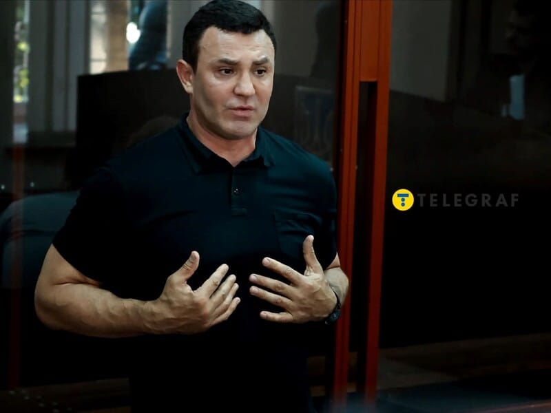 "Залиште мені мої гроші, мені не буде за що жити". Тищенко з'явився в суд у туфлях за 60 тис. грн і з годинником майже за 45 тис. грн