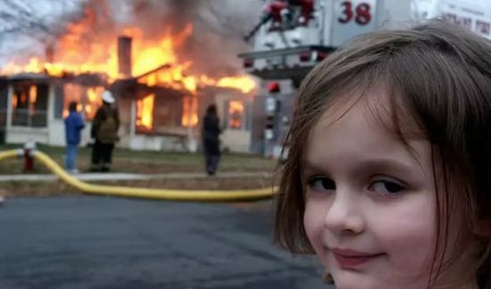 Несподіваний поворот: штучний інтелект перетворив вірусний мем про дівчину-катастрофу на відео