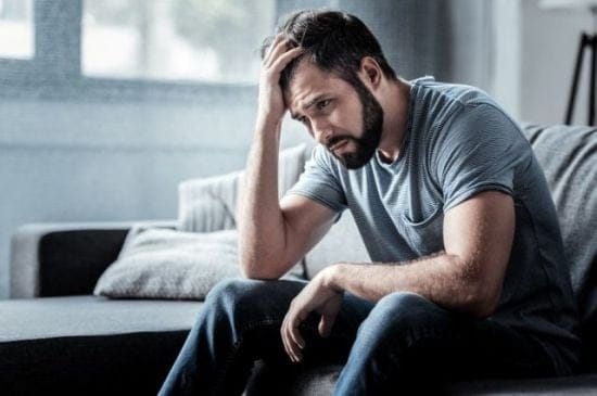 В якому віці люди відчувають себе найбільш нещасними: дослідження вчених