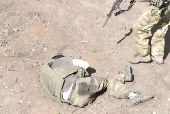 Російський солдат під час відступу добив свого пораненого товариша - в ISW проаналізували