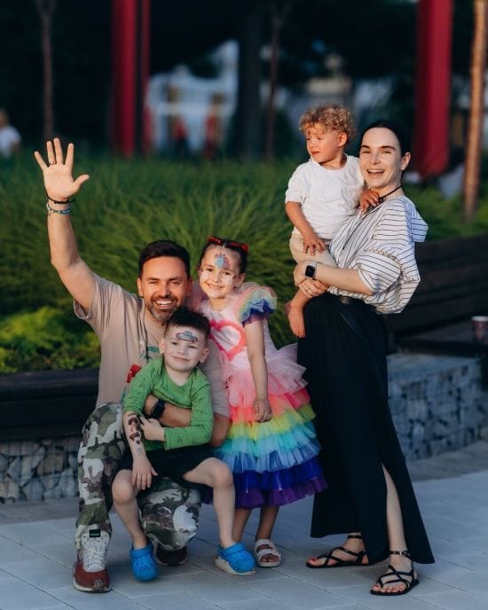 Дружина Тімура Мірошниченка вперше показала обличчя названої доньки і розсекретила її ім'я