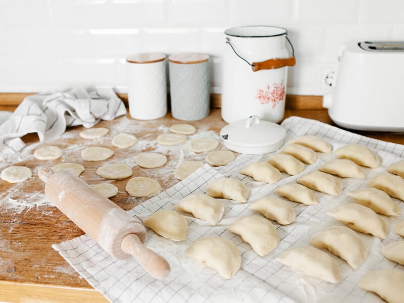 Блогерка розповіла секрет ідеального тіста для вареників та пельменів: завдяки цьому інгредієнту воно виходить ніжним та еластичним Блогерка розповіла секрет ідеального тіста для вареників та пельменів: завдяки цьому інгредієнту воно виходить ніжним та еластичним