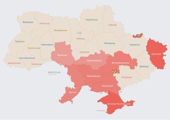 Україною кружляють ворожі безпілотники