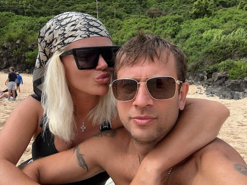 Дмитро Ступка похвалився відпочинком на Гаваях у компанії своєї нової дівчини. Фото