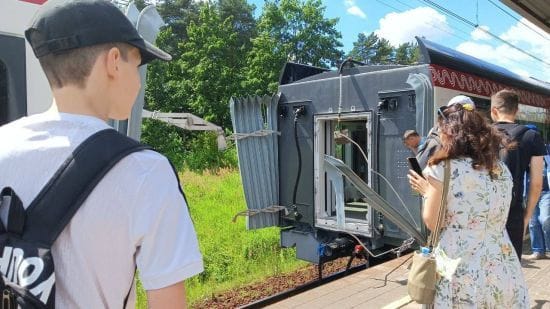 Під Москвою електричку з пасажирами розірвало навпіл: відео