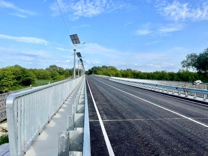 Відновили міст через Сіверський Донець, який підірвали в лютому 2022