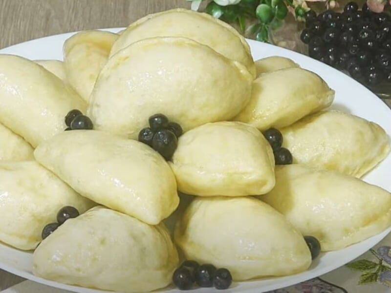 Рецепт сирного тіста, із якого виходять пишні, м'які й "неймовірно соковиті" вареники Рецепт сирного тіста, із якого виходять пишні, м'які й "неймовірно соковиті" вареники
