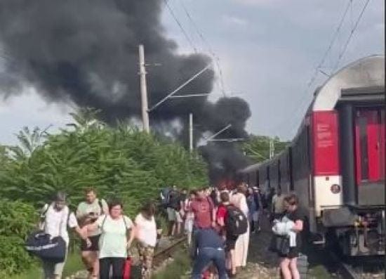 Жахлива аварія у Словаччині:  автобус зіткнувся з потягом, в якому могли були українці