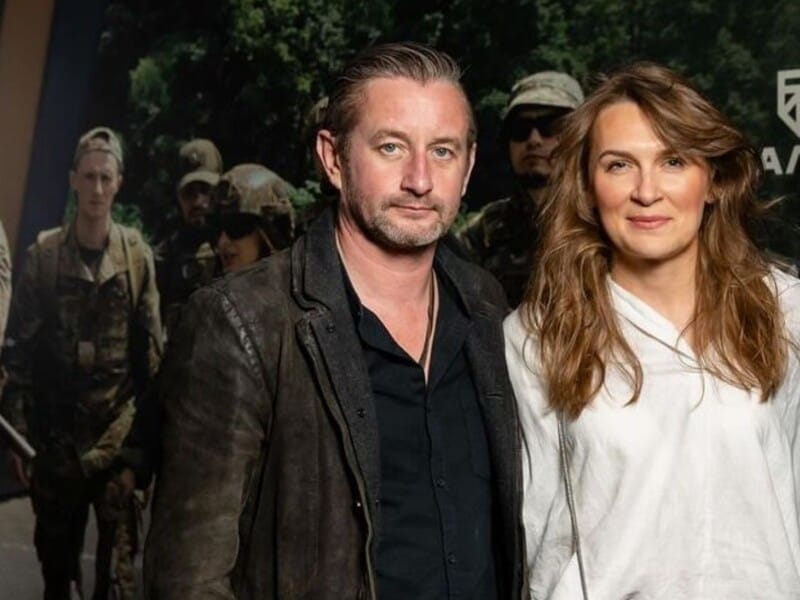 ЗМІ написали, що у Жадана роман із 34-річною народною депутаткою. Він заявив, що все найцікавіше у своєму житті дізнається від журналістів ЗМІ написали, що у Жадана роман із 34-річною народною депутаткою. Він заявив, що все найцікавіше у своєму житті дізнається від журналістів