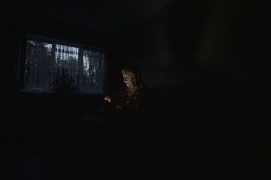 Через нічні удари РФ в Україні змінили графіки відключення світла: коли зникне електрика