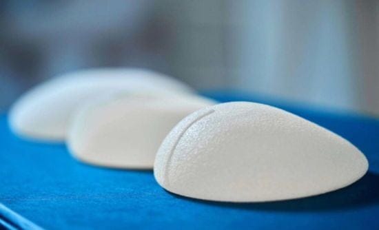 Клініка пластичної хірургії «Fido» проінформувала, що всі пацієнти отримують від виробника імплантів довічну гарантію