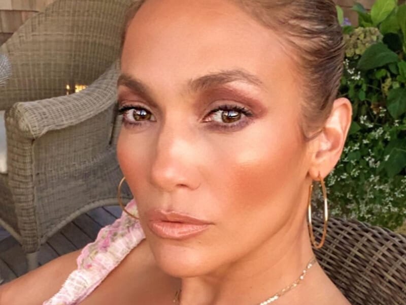 У мережі показали фото Лопес без білизни й одягу