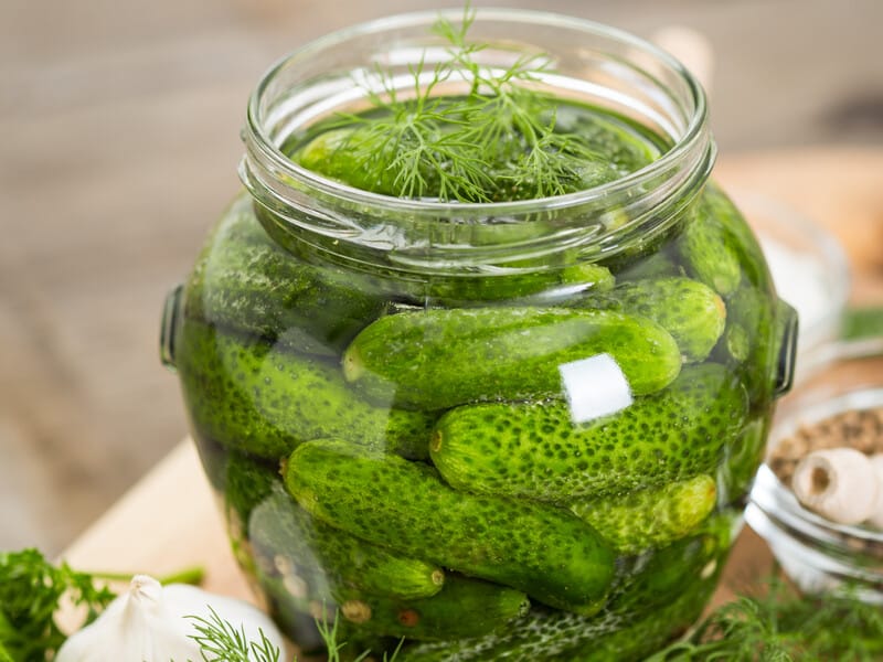 "За цим рецептом огірки виходять дуже смачними і хрумкими". Перевірений роками рецепт малосольних огірків