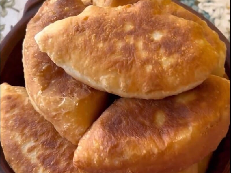 "Це найкрутіший рецепт тіста", з якого виходять смачні й хрумкі пиріжки