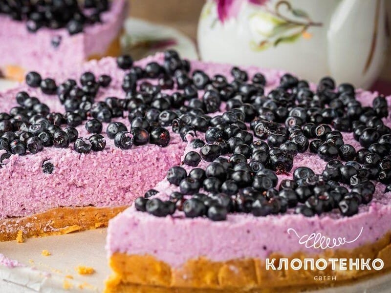 Цей десерт можна приготувати без електрики. Чорничний чізкейк. Рецепт
