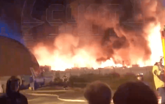 В Росії пролунали десятки вибухів і спалахнула масштабна пожежа: у небі виднілись вогняні "гриби" – відео, фото