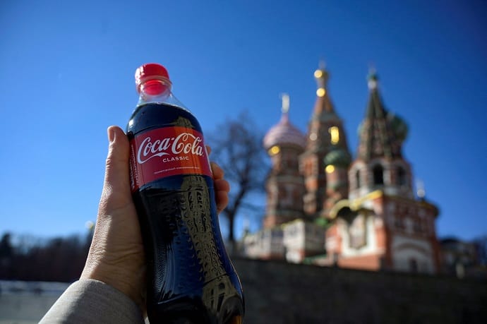 Напої Coca-Cola можна знайти на ринку РФ, а її "дочка" все ще отримує прибуток - Bloomberg Напої Coca-Cola можна знайти на ринку РФ, а її "дочка" все ще отримує прибуток - Bloomberg