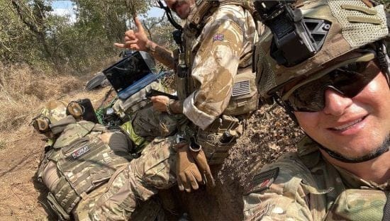 "Хвилюватися немає причин!": Андрій Хливнюк показав, як вирушає на бойове завдання (відео) "Хвилюватися немає причин!": Андрій Хливнюк показав, як вирушає на бойове завдання (відео)