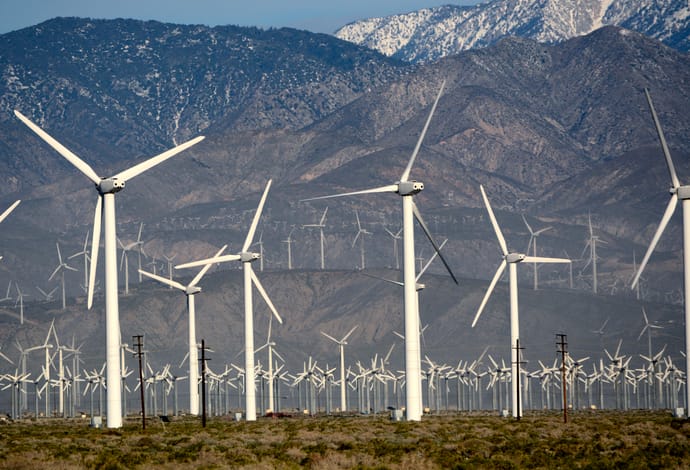Глобальні інвестиції в чисту енергетику досягнуть 2 трильйонів доларів у 2024 році