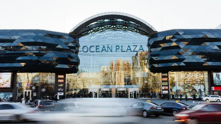 Мін'юст обнуляє борг ТРЦ Ocean Plaza перед Ротенбергом