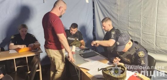 На місці удару ворога у Дніпрі знайшли фрагменти тіла однієї людини: її особу встановлюють