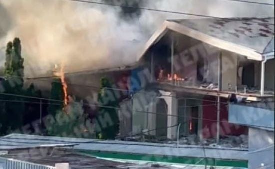 У Києві спалахнула масштабна пожежа (відео)