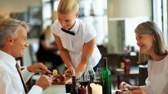 Аномальний дефіцит кадрів: в Україні у трьох галузях злетіли зарплати