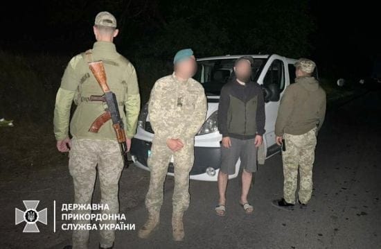 Фальшивий "морський піхотинець": на Буковині чоловік прикинувся військовим, щоб виїхати за кордон (фото)