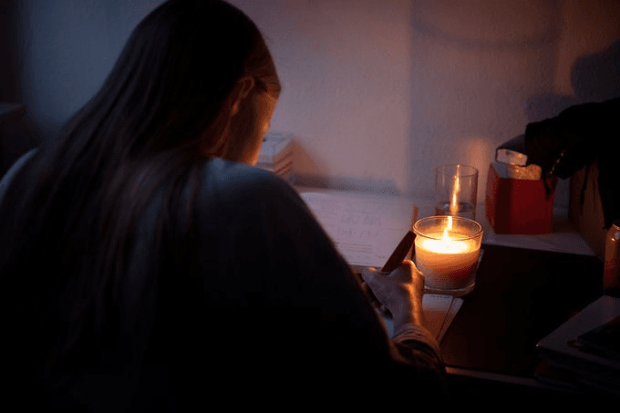 У четвер графіки відключення світла застосовуватимуть впродовж всієї доби