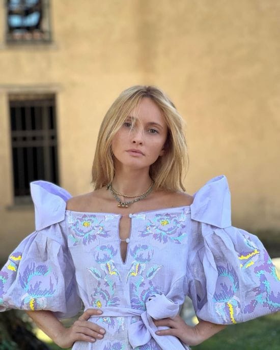 Відома українська дизайнерка шокувала, як окупанти зруйнували дім її батьків: "Влучили три снаряди"