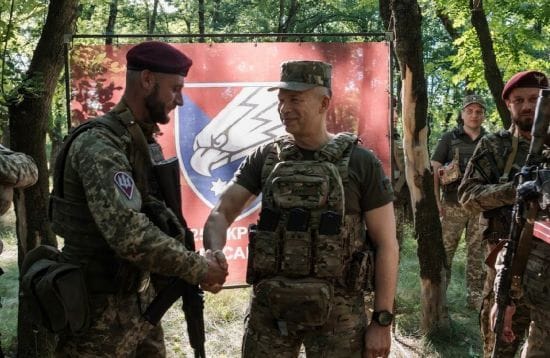 Сирський відвідав Донбас і знову "нарвався" на критику Безуглої – чим не вгодив