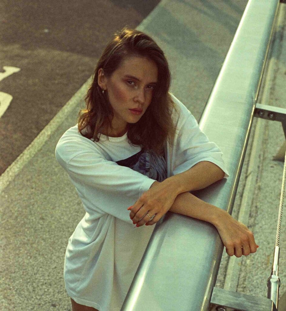 Співачка Vizhytsa презентувала пісню-розмову із своїм внутрішнім Богом