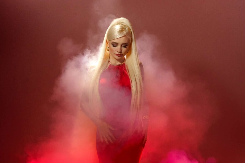 Аngela — «Закохалась»: справжні емоції у кліпі на літній гімн закоханих дівчат краси