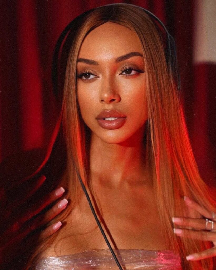 "Life is a game with a limited amount of time, where music is a tool that helps to realize the magic of living its moments". Ukrainian Dj of Brazilian origin, Jessica Harris, presents her debut album, in a new sound